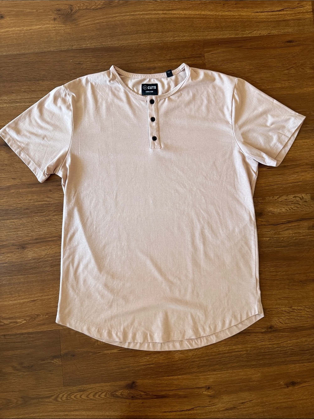 Cuts Clothing Curve Hem Short Sleeve Henley Shirt in Light Pink - XL